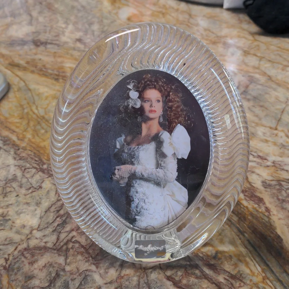 MIKASA Crystal Oval Picture Frame